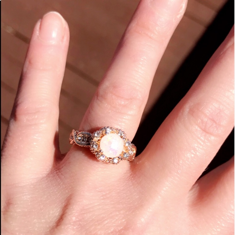 BRAND NEW 18KT/925 ROSE GOLD WHITE OPAL RING - Picture 6 of 10